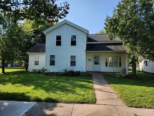 330 7th St, Baraboo, WI, 53913-2233 | Card Image