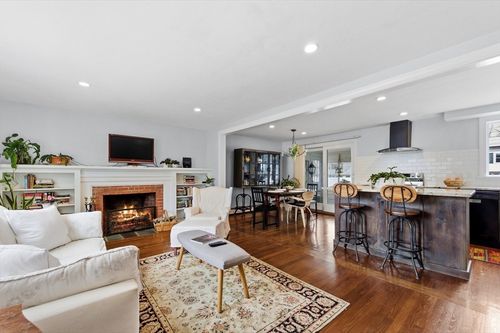 481 Upham St, Melrose, MA, 02176-3427 | Card Image