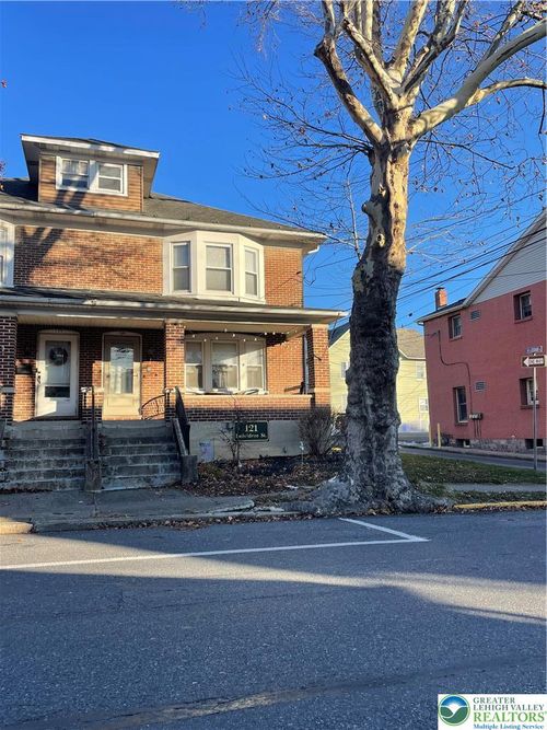 121 Belvidere St, Nazareth, PA, 18064-2112 | Card Image