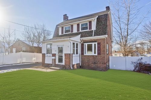 566 Broadway St, Chicopee, MA, 01020-2413 | Card Image