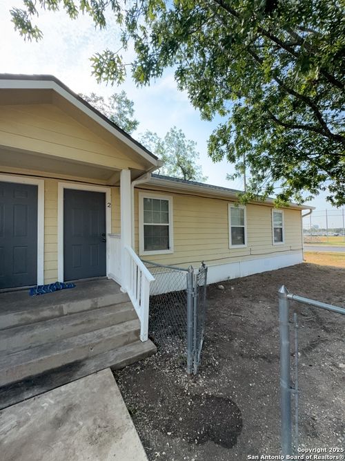 apt-1-303 Villareal St, San Antonio, TX, 78210-5555 | Card Image