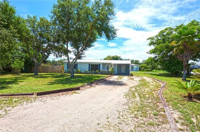 Front/ Long Driveway | Image 22