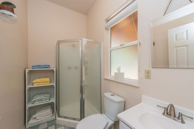 Bathroom in Third Cabin | Image 30