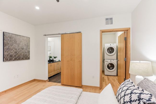 22-web-or-mls-W Lake St 305-S0709-022.jpg | Image 10