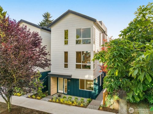 823 A 17th Ave, Seattle, WA, 98122 | Card Image