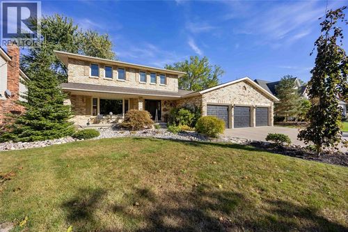 756 St Clair Pky, Corunna, ON, N0N1G0 | Card Image