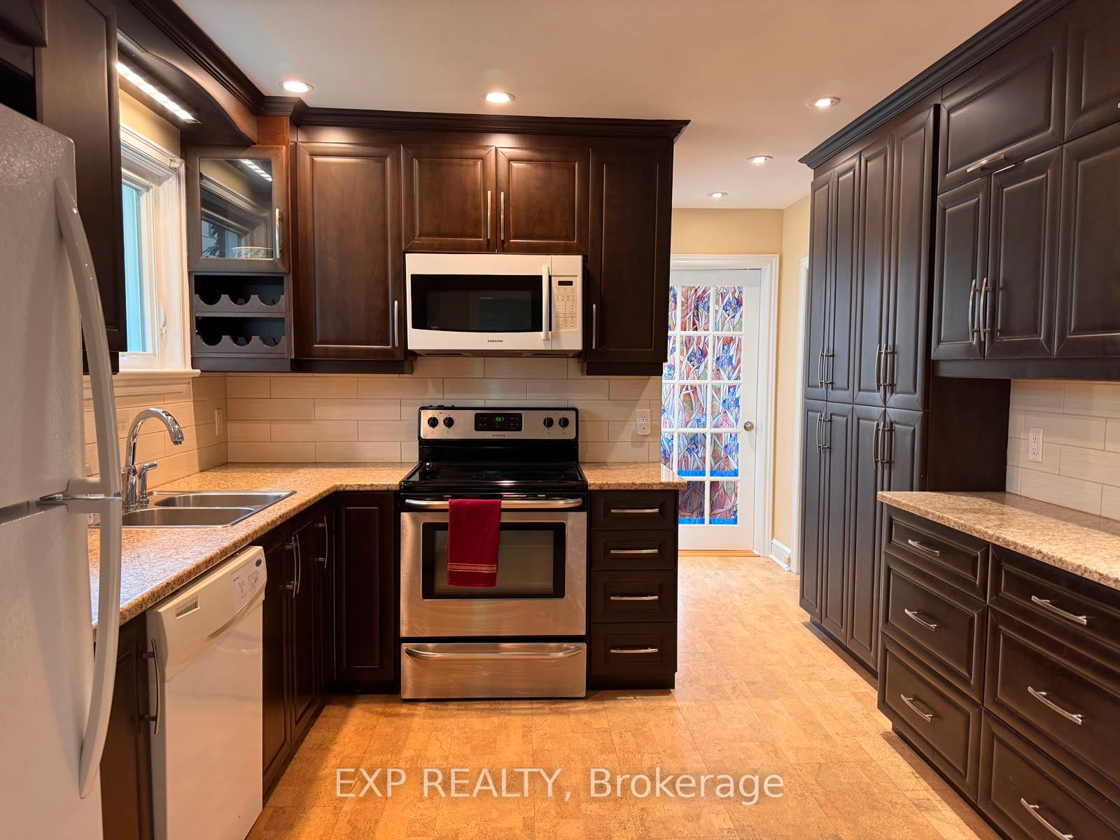 Residential Lease in Tunneys Pasture and Ottawa West 4