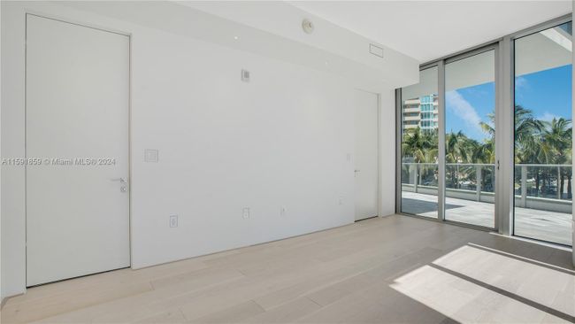 204 - 801 S Pointe Dr, Condo with 2 bedrooms, 2 bathrooms and null parking in Miami Beach FL | Image 22