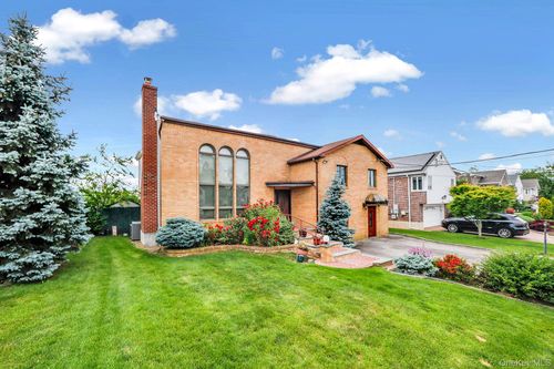 3420 Woodward St, Oceanside, NY, 11572-4531 | Card Image