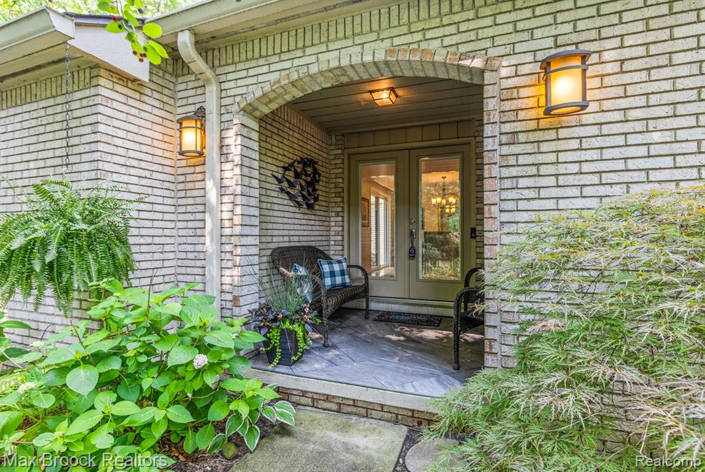 Hillpointe Cir, Bloomfield Hills, MI 48304