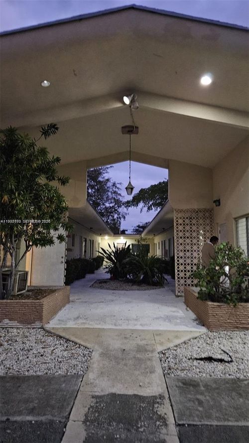 8-1260 Ne 139th St, North Miami, FL, 33161 | Card Image