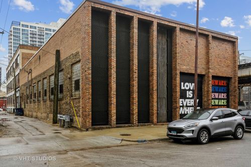 313 Chestnut St, CHICAGO, IL, 60610-3003 | Card Image
