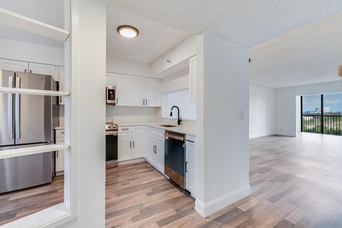 604-2200 S Cypress Bend Dr, Pompano Beach, FL, 33069-5633 | Card Image