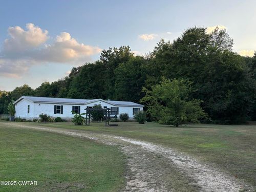 202 Logans Loop, Wildersville, TN, 38388-8682 | Card Image