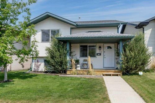 260 Deschner Close, Red Deer, AB, T4R3C2 | Card Image