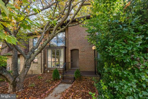 8044 Inverness Ridge Rd, POTOMAC, MD, 20854-4011 | Card Image