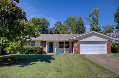 Great curb appeal at this one story home. Roof approximately 5 years old. | Image 1