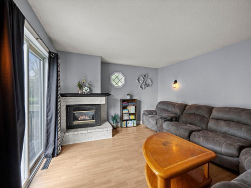 406 5th St Nw, Montgomery, MN, 56069-1027 | Card Image