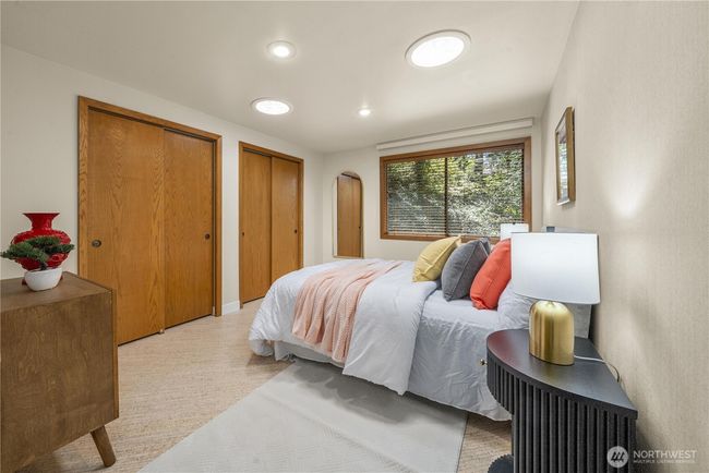 13707 Se 51 St Pl, House other with 4 bedrooms, 4 bathrooms and 2 parking in Bellevue WA | Image 22