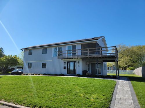 23 Dalny Pl, Sayville, NY, 11782-3013 | Card Image