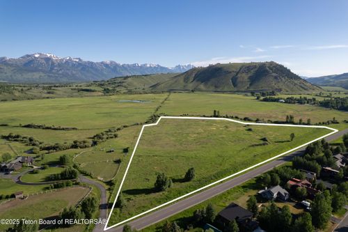 855 S Tribal Trail Rd, Jackson, WY, 83001-8324 | Card Image