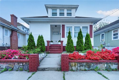19 Netherlands Ave, Cranston, RI, 02905-2614 | Card Image
