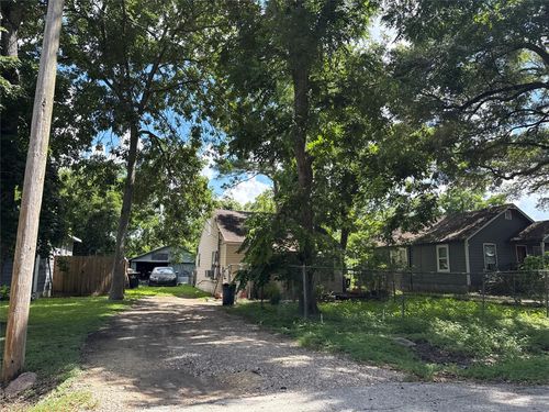 208 W Jordan St, Alvin, TX, 77511-4358 | Card Image