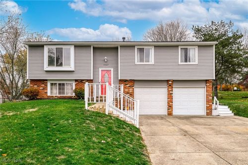 4407 Sunnyview Dr, Uniontown, OH, 44685-9552 | Card Image