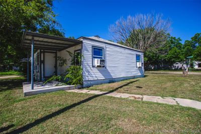 525 7th Avenue Nw, Home with 2 bedrooms, 2 bathrooms and null parking in Ardmore OK | Image 1