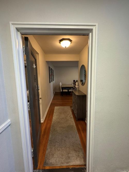 95 N Broadway, White Plains, NY, 10603-4822 | Card Image