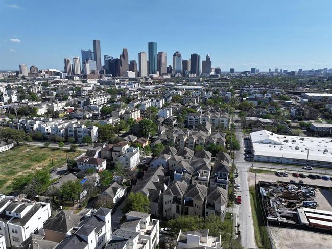 2014 Sabine St, House other with 4 bedrooms, 5 bathrooms and 2 parking in Houston TX | Image 46