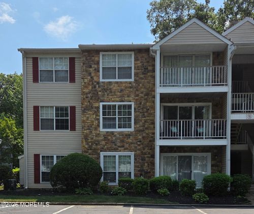 21 Willow Ct, Hamilton, NJ, 08619-4620 | Card Image
