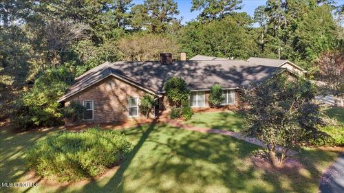 1001 Pinehurst Pl, Mccomb, MS, 39648-9558 | Card Image