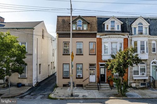 820 E Market St, YORK, PA, 17403-1102 | Card Image