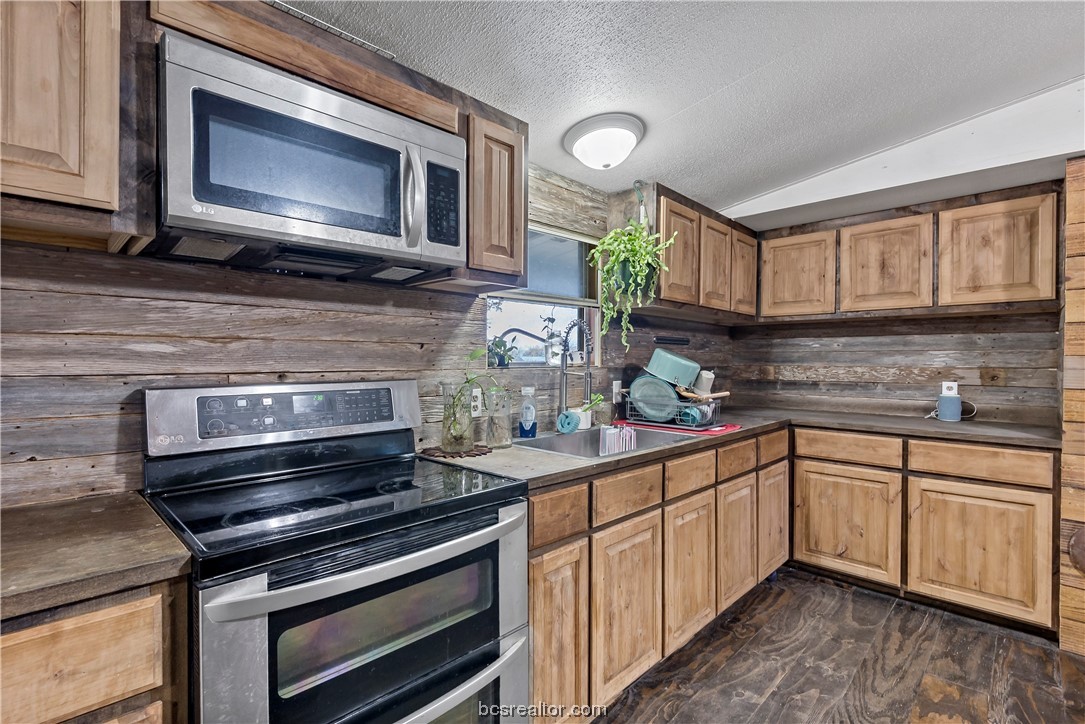 Strawther Rd, North Zulch, TX 77872