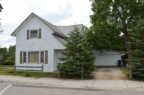 307 Maple St, Kalkaska, MI, 49646-8249 | Card Image