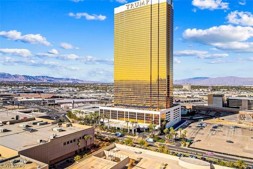 3828-2000 N Fashion Show Dr, Las Vegas, NV, 89109-1936 | Card Image