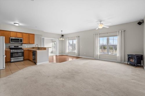 302-33 Naomis Way, Colchester, VT, 05446-5764 | Card Image