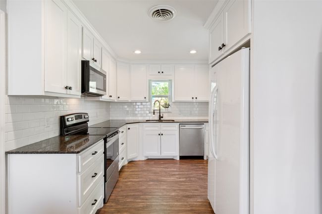 1307 W 6 Th St, House other with 4 bedrooms, 2 bathrooms and null parking in McGregor TX | Image 7