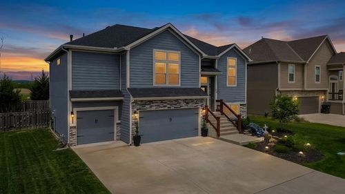 1700 Shadow Drive, Leavenworth, KS, 66048 | Card Image