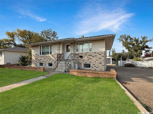 611 N Hill Dr, Swift Current, SK, S9H1X3 | Card Image