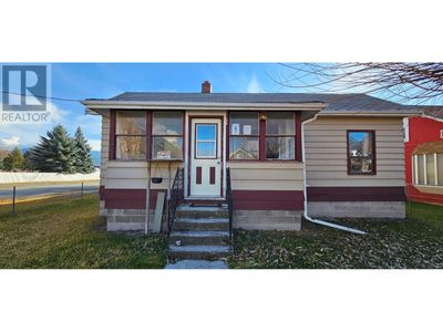 4966 Luck Ave, House other with 2 bedrooms, 1 bathrooms and 4 parking in Canal Flats BC | Image 2