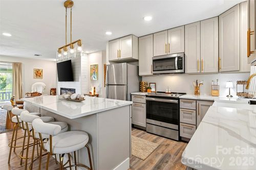 263 Fairway Ln, Spruce Pine, NC, 28777-8862 | Card Image