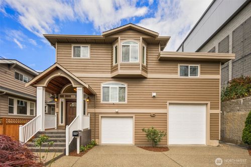 936 N 93rd St, Seattle, WA, 98103-3204 | Card Image