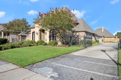 8606 Grand View Dr, House other with 4 bedrooms, 3 bathrooms and null parking in Baton Rouge LA | Image 3