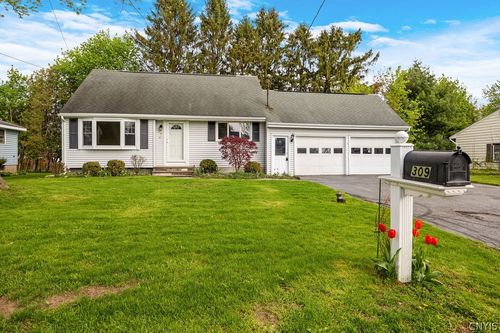 309 Davis St, East Syracuse, NY, 13057-2613 | Card Image