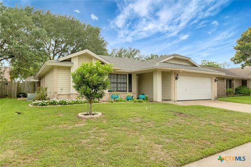 405 Roanoke Dr, Victoria, TX, 77904-2579 | Card Image