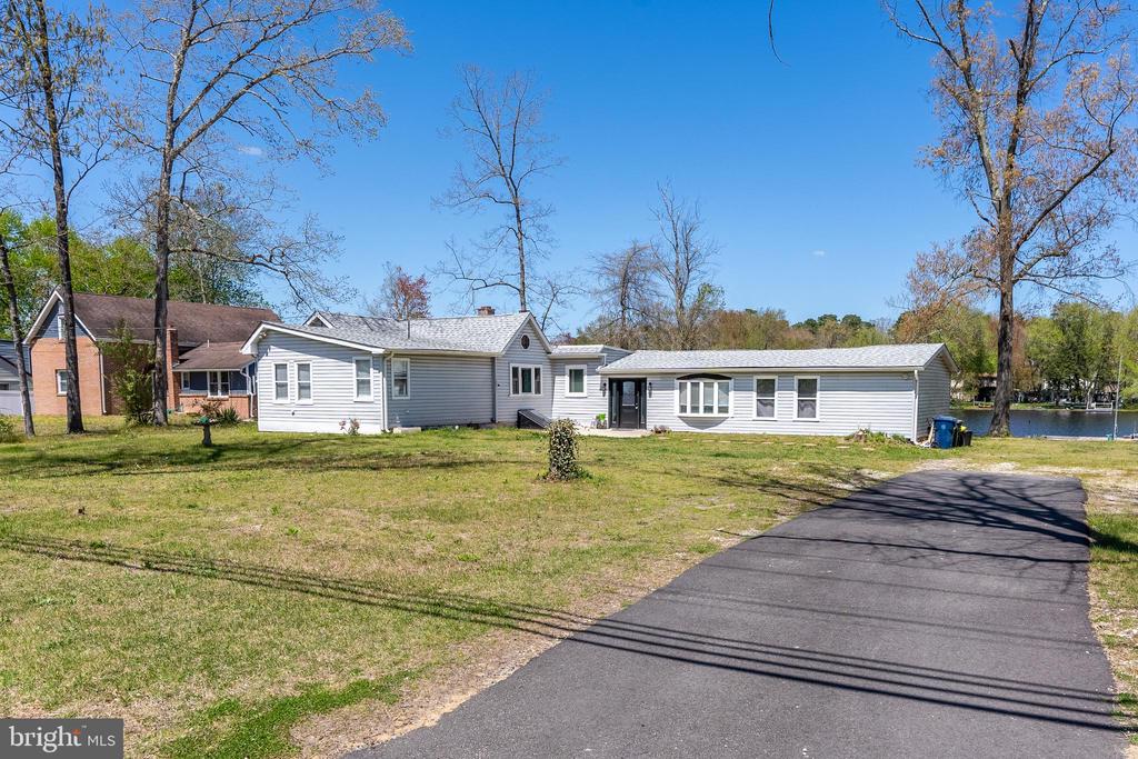 Lakeside Dr, Williamstown, NJ 08094