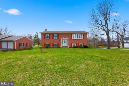 530 Tuscawilla Dr, CHARLES TOWN, WV, 25414-5064 | Card Image