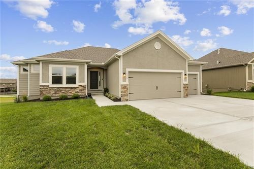 3712 Ne 90th Ter, Kansas City, MO, 64156-1147 | Card Image